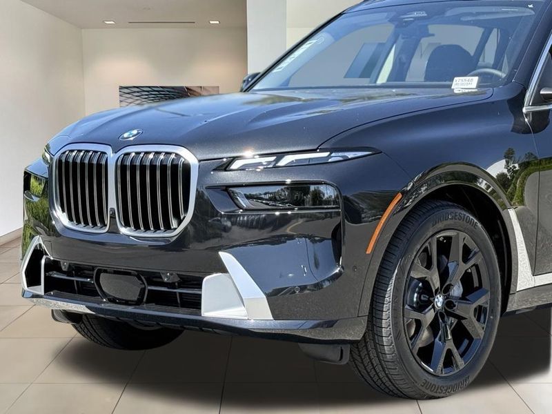 2025 BMW X7 xDrive40iImage 10