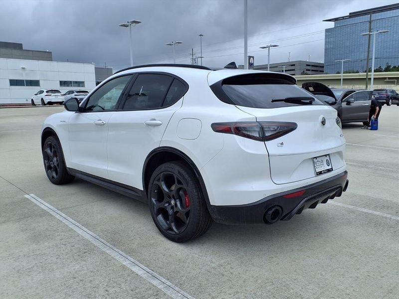 New 2026 Alfa Romeo Stelvio AwdImage 9
