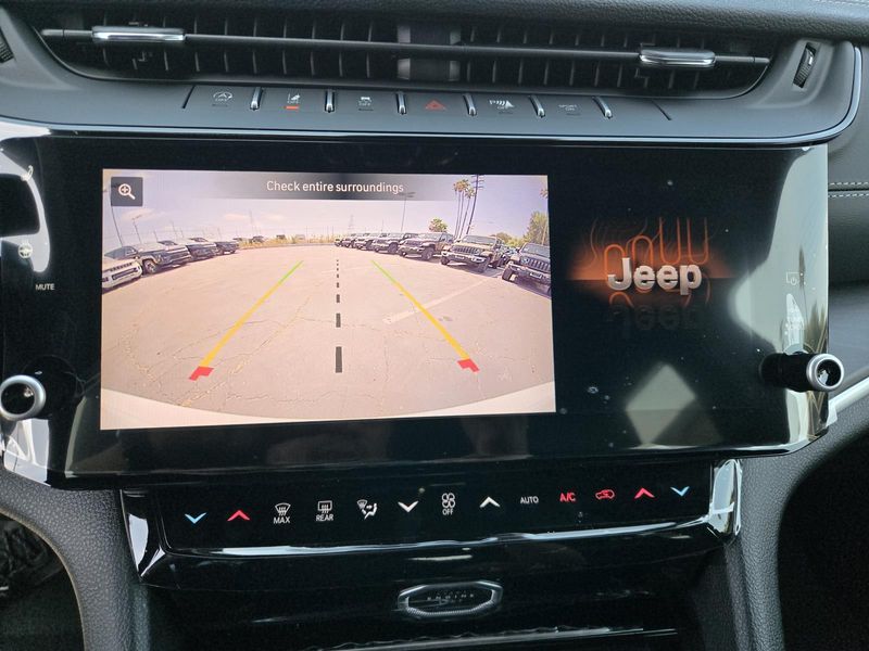 New 2026 Jeep Grand Cherokee Laredo Altitude 4x2