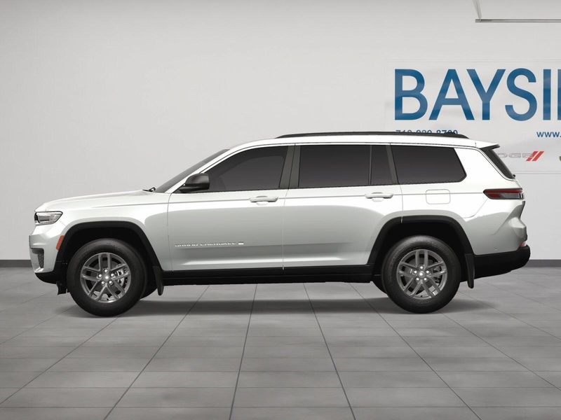 2025 Jeep Grand Cherokee Laredo X photo 3