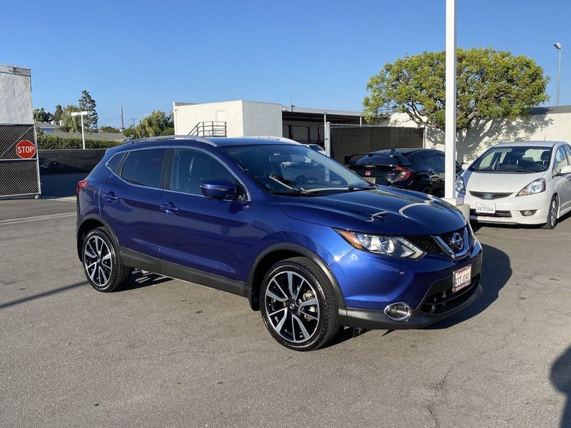 2017 Nissan Rogue Sport SVImage 2