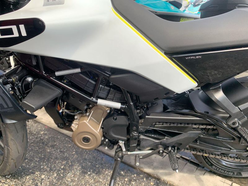 Used 2024 Husqvarna VITPILEN 401 Image 14
