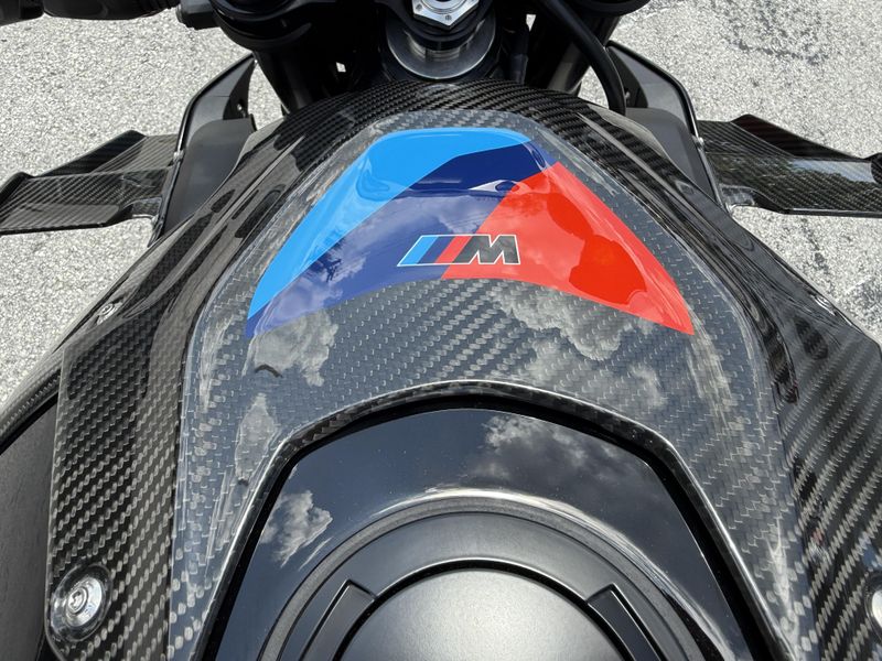 2025 BMW M 1000 R
