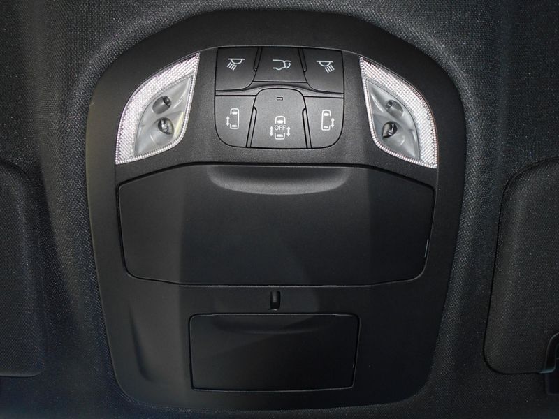 New 2025 Chrysler Voyager LxImage 14