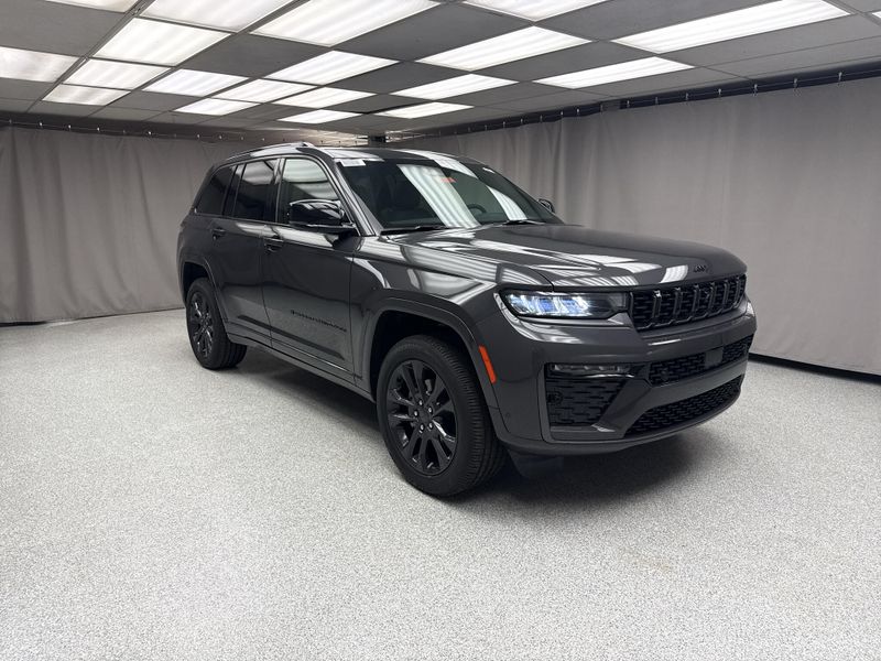 New 2026 Jeep Grand Cherokee Limited Reserve 4x4Image 4