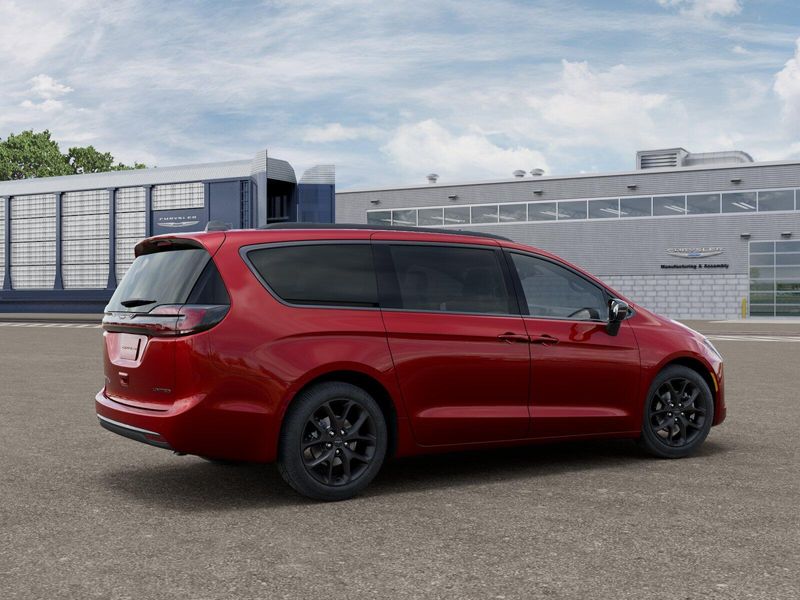 New 2027 Chrysler Pacifica Limited