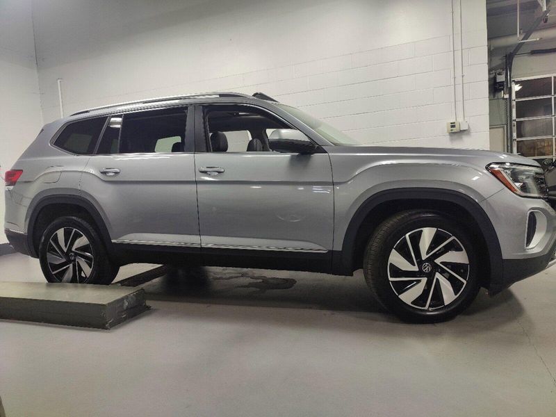 2024 Volkswagen Atlas SEL 4-Motion AWD w/Sunroof & NavImage 4