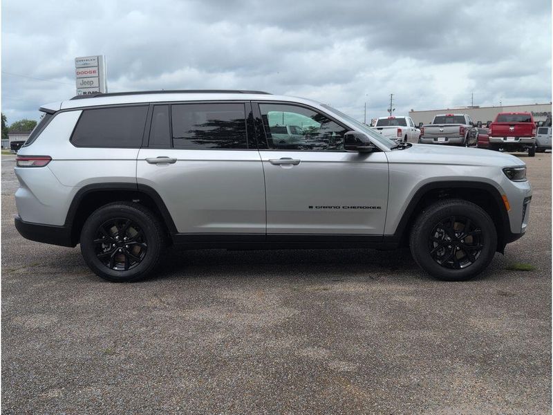 New 2026 Jeep Grand Cherokee L Laredo Altitude 4x4Image 6