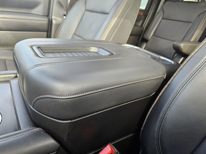 Used 2024 Chevrolet Suburban High CountryImage 23