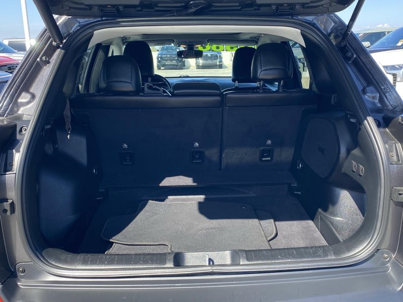 Used 2019 Jeep Cherokee Latitude PlusImage 12