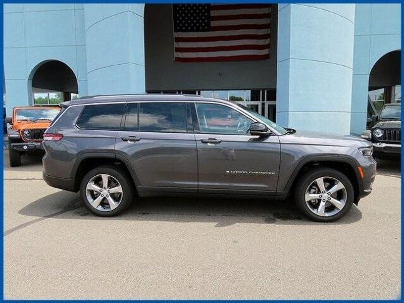 2022 Jeep Grand Cherokee L LimitedImage 2