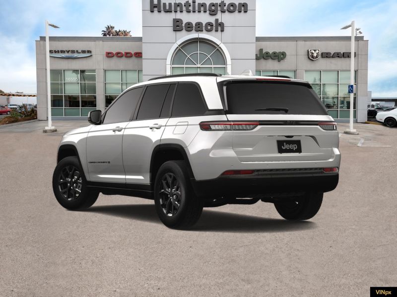 2025 Jeep Grand Cherokee Altitude 4x2Image 5