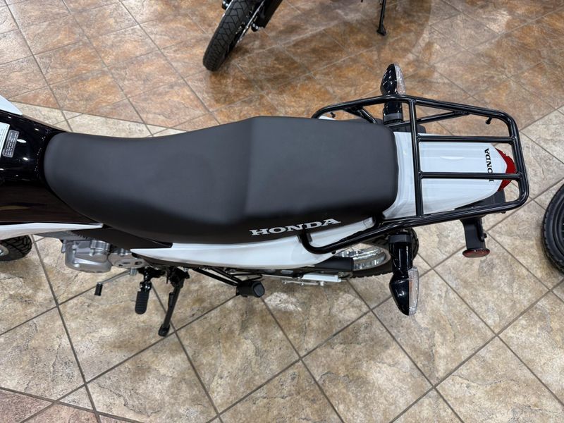 2025 Honda XR150L Image 9
