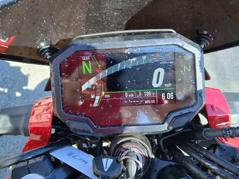 New 2025 Kawasaki Z500 SE ABS 