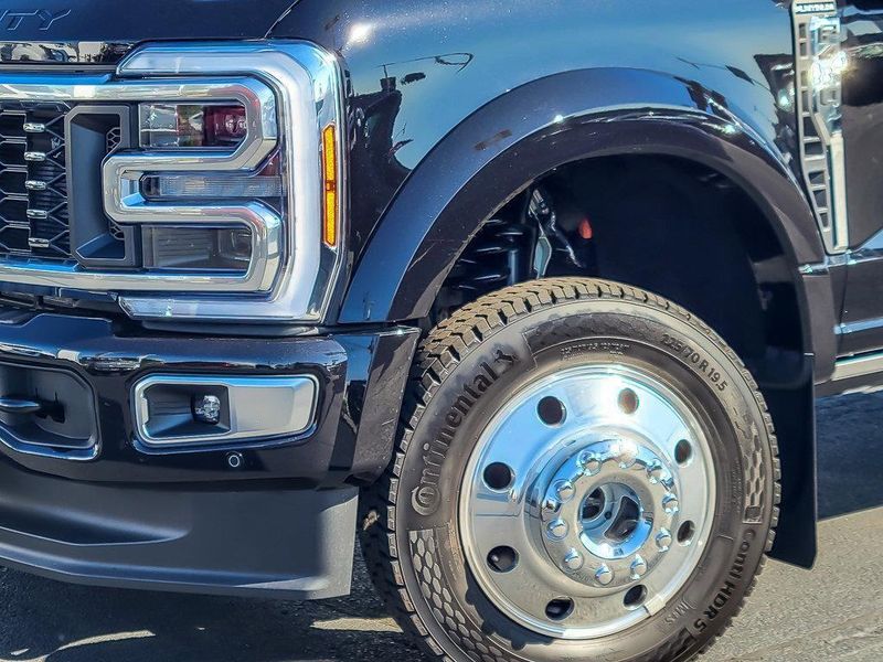 2025 Ford F-450 Platinum photo 3