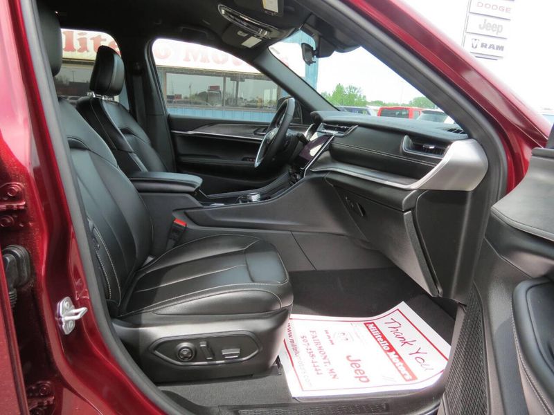 Used 2025 Jeep Grand Cherokee Limited 4x4 4dr SUVImage 20