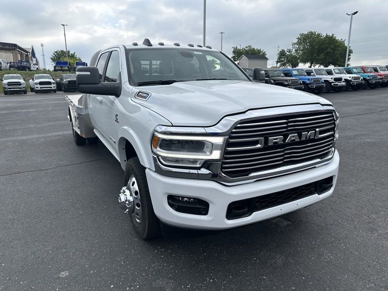 2024 RAM 3500 Laramie Crew Cab Chassis 4x4 60