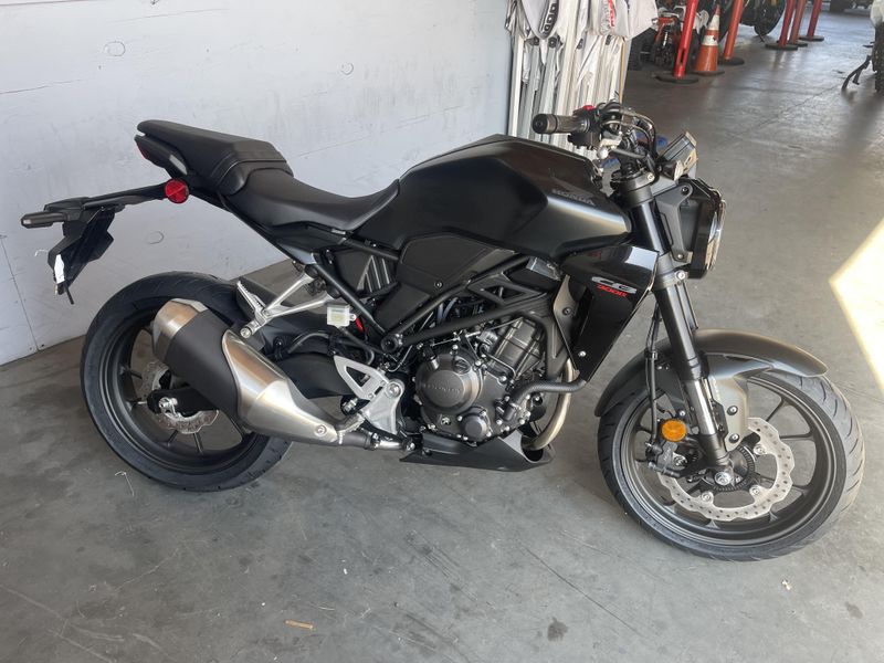 New 2025 Honda CB300R ABS Image 3