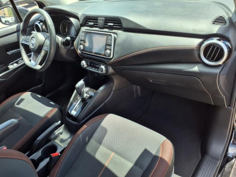 2021 Nissan Versa SR photo 5