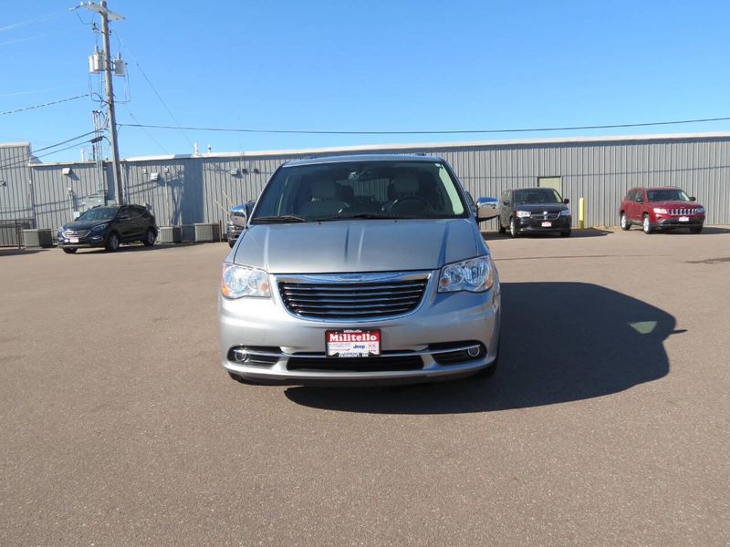 Used 2014 Chrysler Town & Country Touring L 4dr Mini VanImage 7