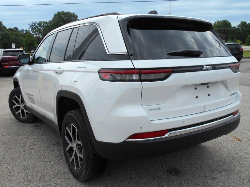 2025 Jeep Grand Cherokee Limited 4x4Image 3
