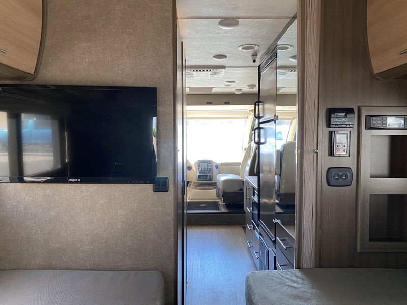 2018 THOR VEGAS 24.1 Image 28