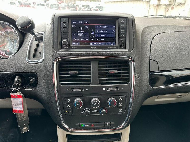 2019 Dodge Grand Caravan SXTImage 6