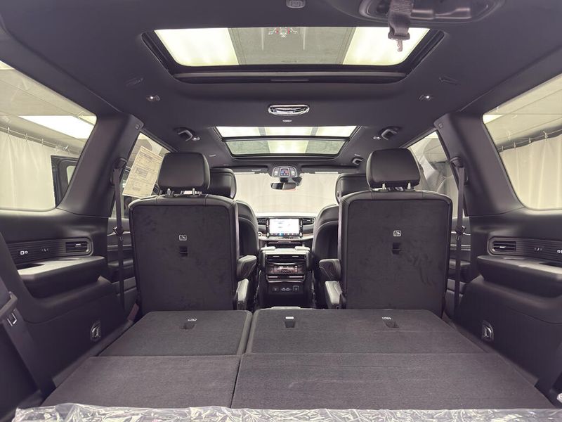 2026 Jeep Grand Wagoneer Upland 4x4Image 18