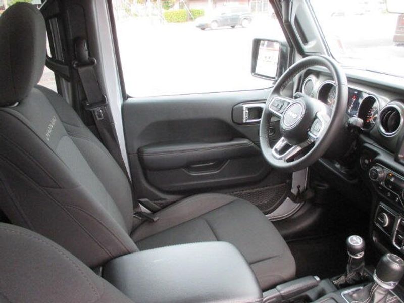 Used 2023 Jeep Gladiator OverlandImage 24