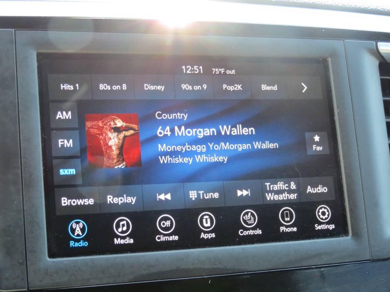 Used 2020 Chrysler Pacifica Touring 4dr Mini VanImage 18