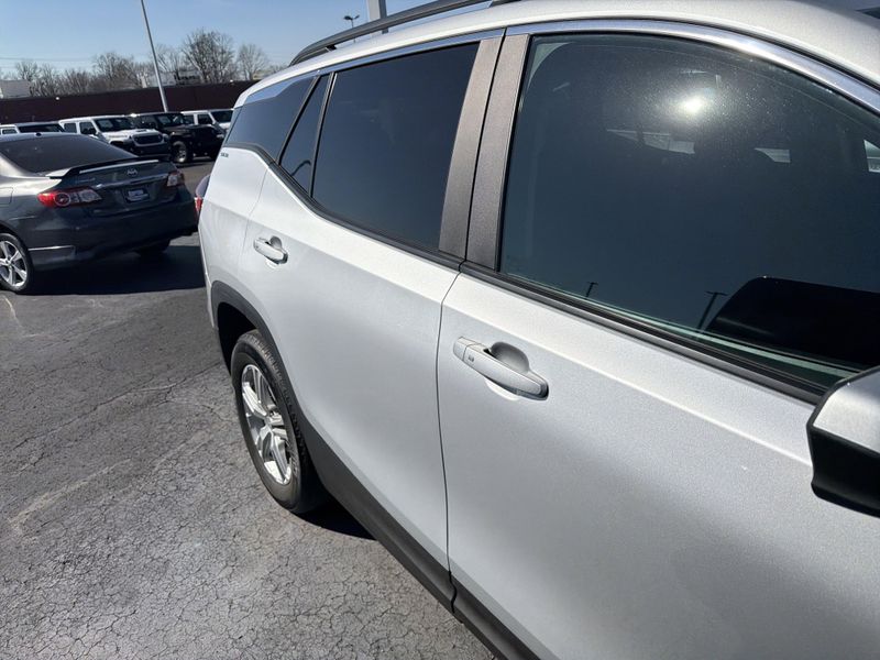 Used 2022 GMC Terrain SLEImage 5