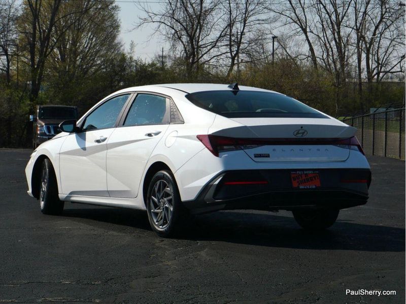 2024 Hyundai Elantra SELImage 9