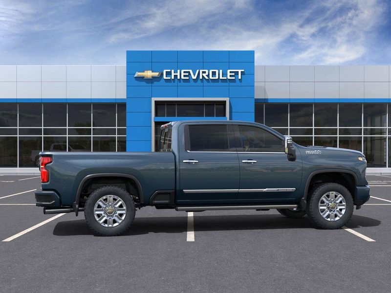2025 Chevrolet Silverado 2500HD High CountryImage 5
