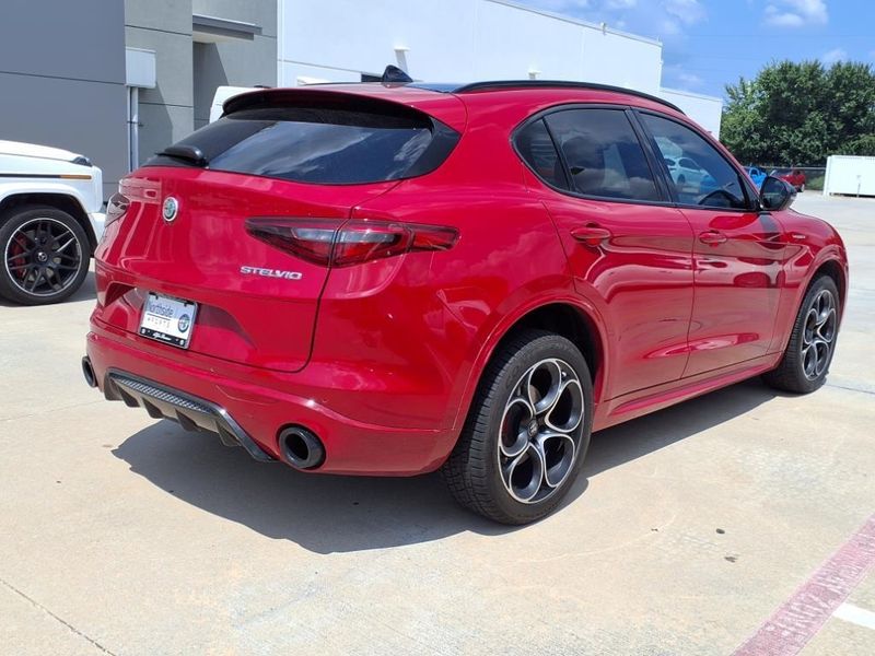 Used 2022 Alfa Romeo Stelvio VeloceImage 18