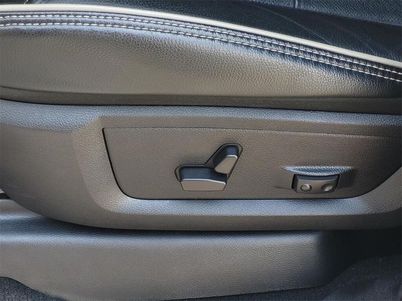 2024 RAM 2500 LaramieImage 27