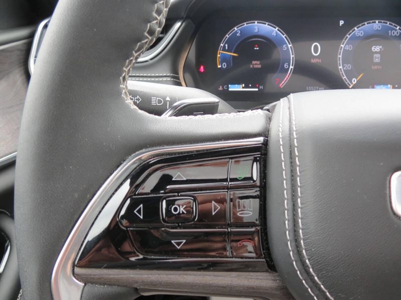 Used 2025 Jeep Grand Cherokee L Overland 4x4 4dr SUVImage 12