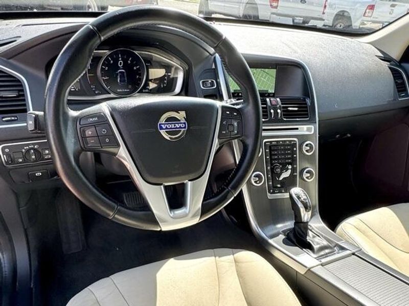 Used 2016 Volvo XC60 T6 Drive-EImage 10