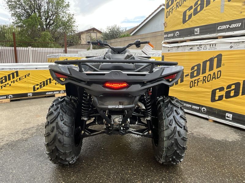 2025 Can-Am Outlander Image 6