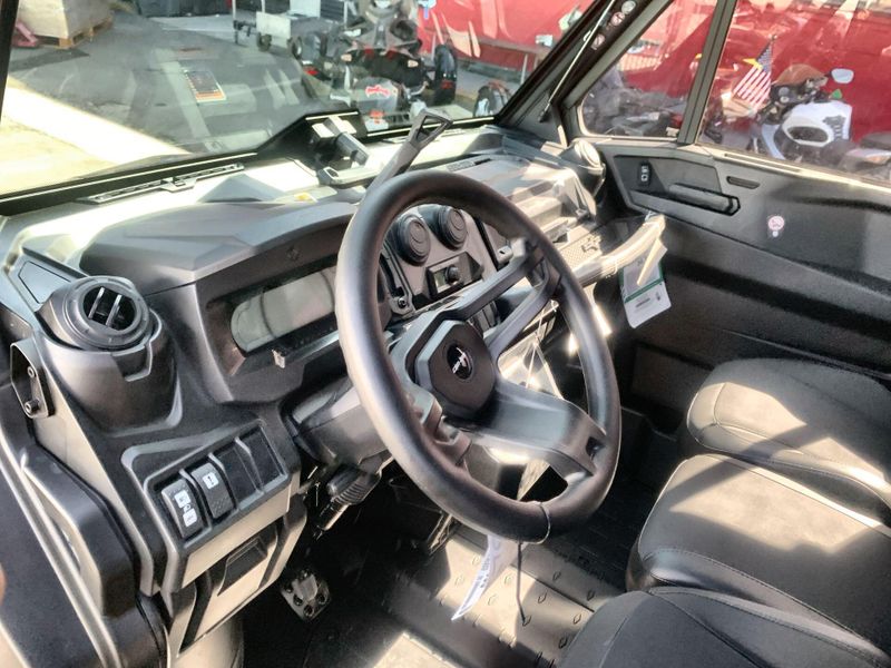New 2025 Can-Am DEFENDER MAX LONE STAR CAB HD10 Image 19
