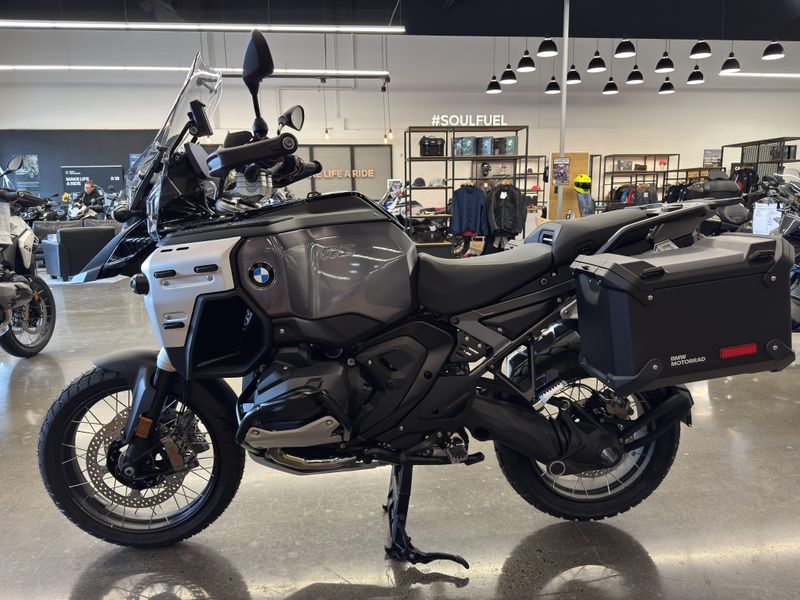 2025 BMW R 1300 GS Adventure - AUTOMATIC SHIFT ASSISTANT - TRIPLE BLACK - BLACK STORM METALLIC 