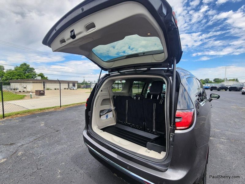 Used 2022 Chrysler Pacifica Touring L