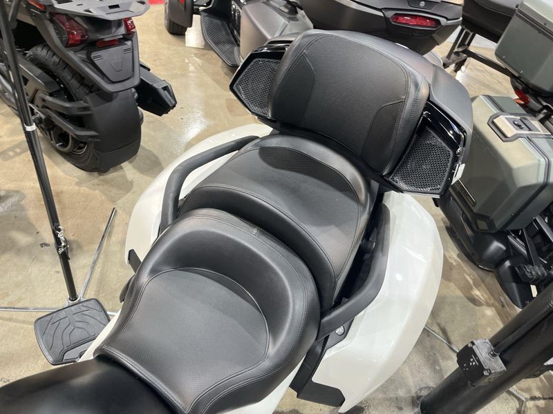 New 2026 Can-Am SPYDER F3 LIMITED (SE6) Image 12