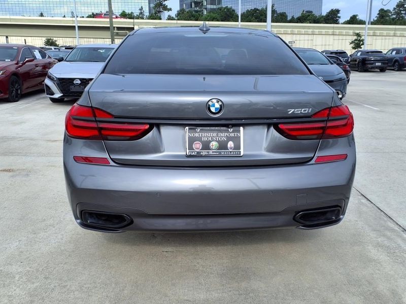 2016 BMW 750i 750iImage 17