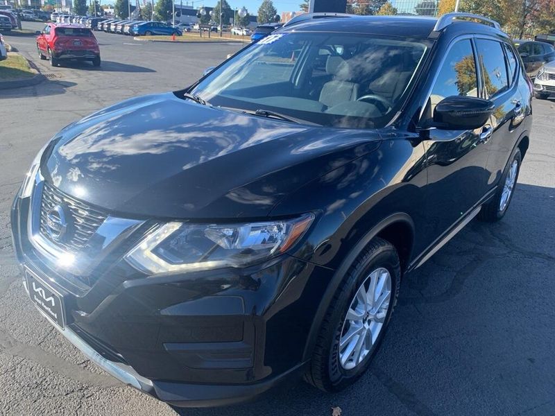 2017 Nissan Rogue SVImage 7