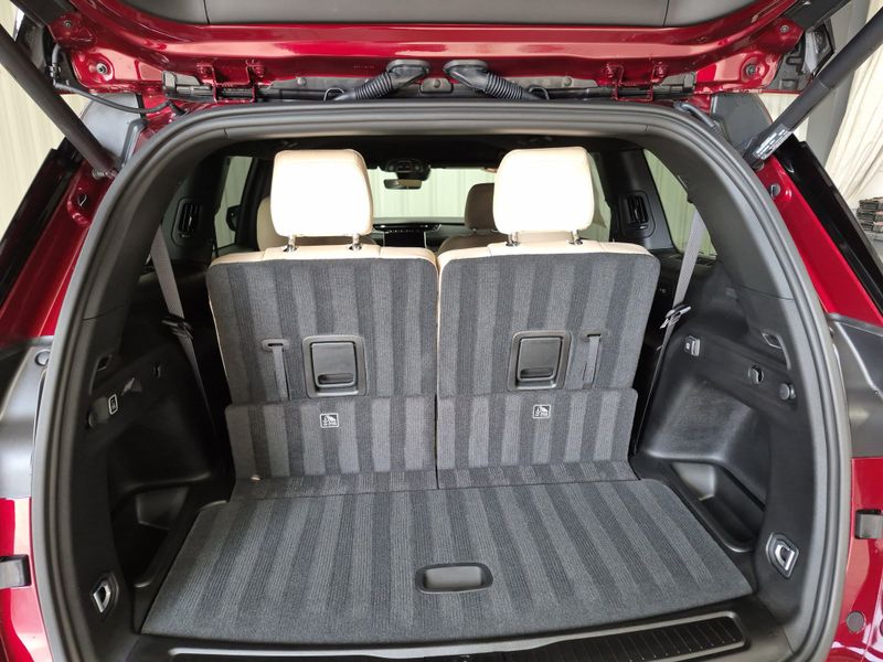 New 2025 Jeep Grand Cherokee L Limited 4x4Image 17