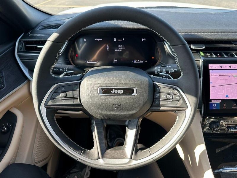 2025 Jeep Grand Cherokee Limited 4x4Image 2