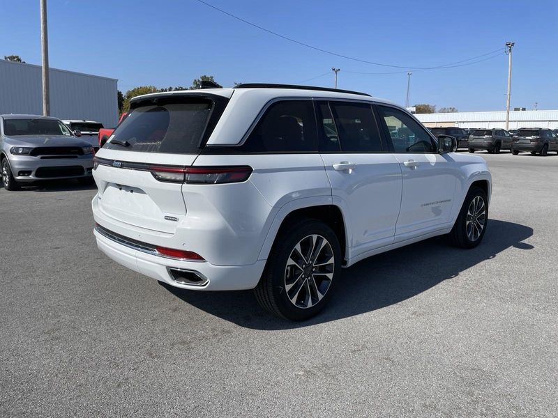 2024 Jeep Cherokee 4xe Overland photo 6