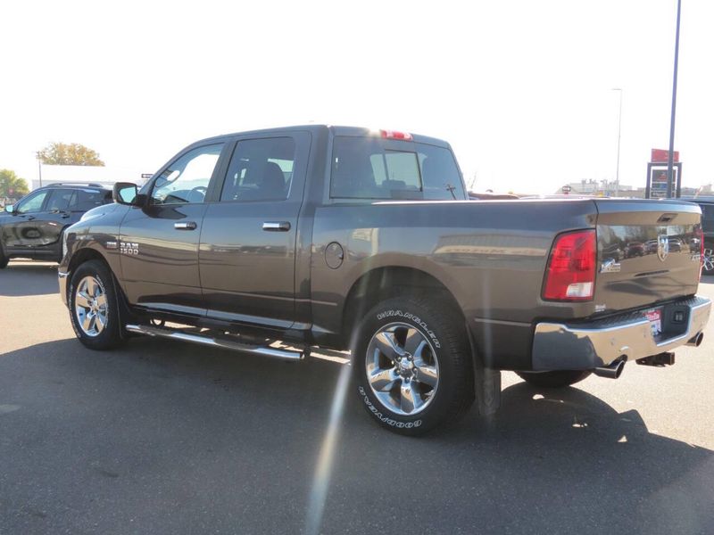 Used 2017 RAM 1500 SLT 4x4 4dr Crew Cab 5.5 ft. SB PickupImage 5
