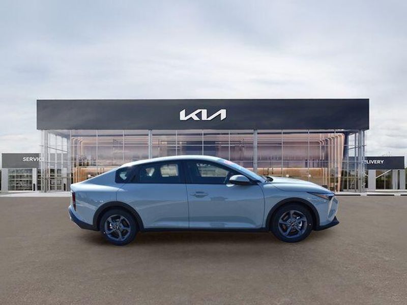 New 2026 Kia K4 LXSImage 2