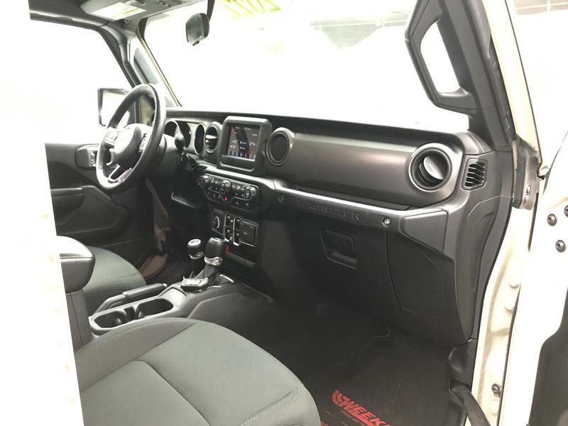 Used 2022 Jeep Wrangler Unlimited WillysImage 33